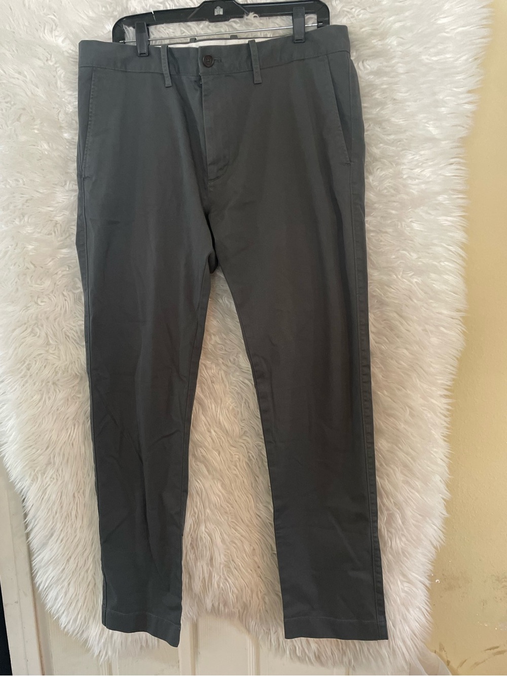 J. Crew NWT Men’s Slim Fit Flex Chino Pants. Style: H3167; 35/32; TME color
